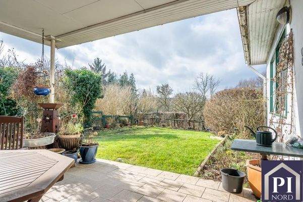 Überdachte Süd-West-Terrasse