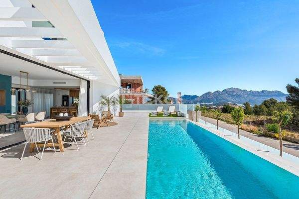 Elegant Detached Luxurious Villas with Pools in Polop Alicante