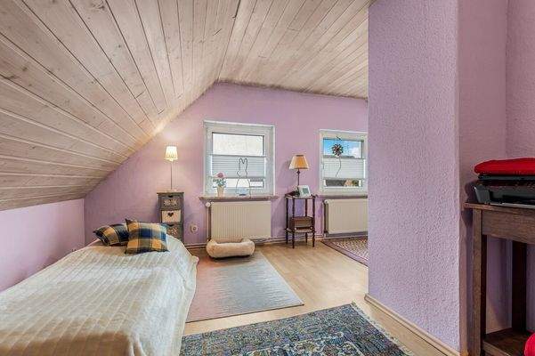 Schlafzimmer II im Dachgeschoss (Ansicht I)