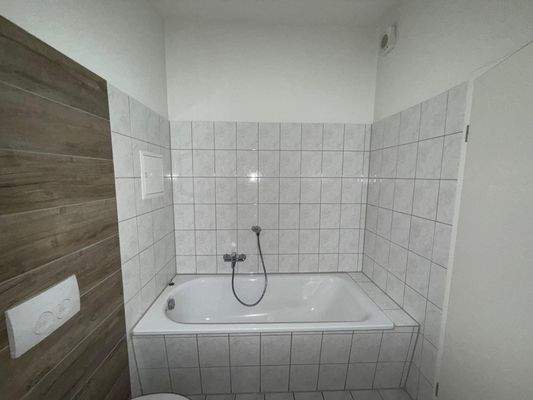 Wanne mit Duschmöglichkeit