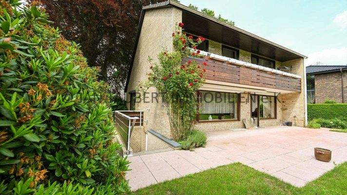 mit Kelleraussentreppe