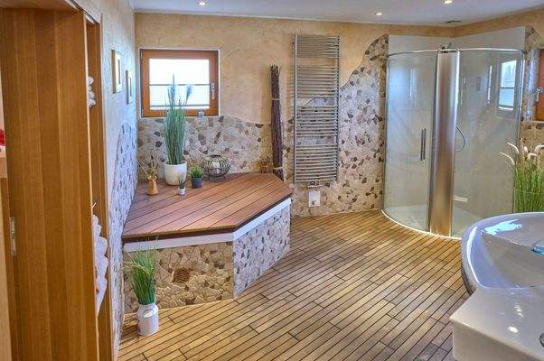 Großzügiges Bad im EG