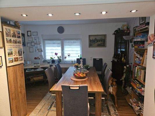 offenes Wohn- und Esszimmer