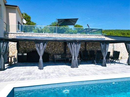 Sitzplatz - Haus unten