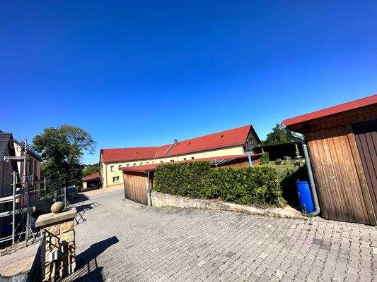 gepflasterte Zuwegung