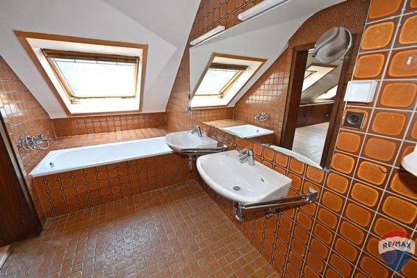 OG Bad Elternschlafzimmer