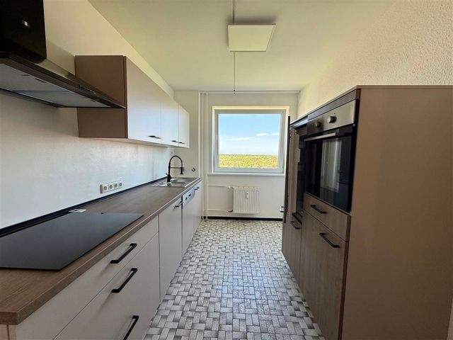 Renovierte 4-Raum-Whg. mit Essdiele, Balkon, Gäste-WC, Abstellraum, Stellplatz uvm. // Kronshagen - Photo 3