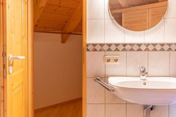 Licht, Holz & Wohngenuss – Charme pur auf drei Etagen mit Schwedenofen und stilvoller Wendeltreppe