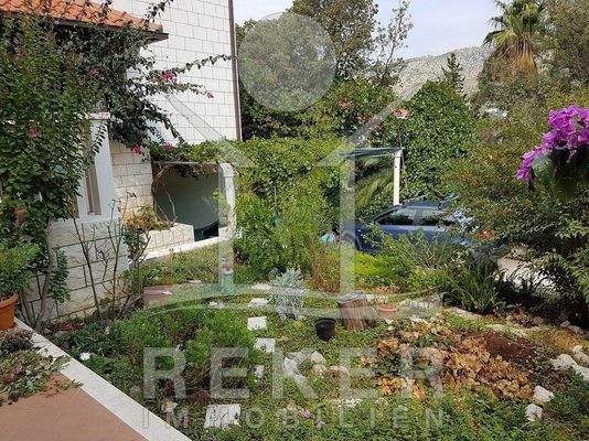 Hier erwartet Sie im wahrsten Sinne des Wortes das blühende Leben. Der schöne Garten.