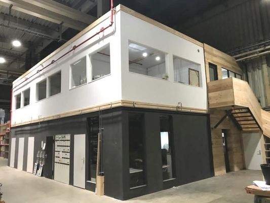 Innenansicht Büroeinbau Produktionshalle