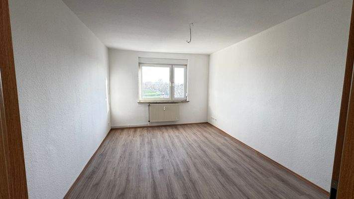 Nr.65 2.OG re 2-Raum renoviert