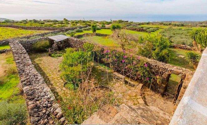 Authentische Dammusi mit Meerblick auf der Insel Pantelleria - Italien