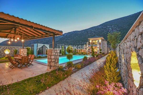 Detached Townhouse with 2 Bedrooms and Furniture in Kaş Kalkan