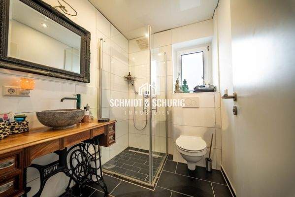 Gäste-WC mit Dusche