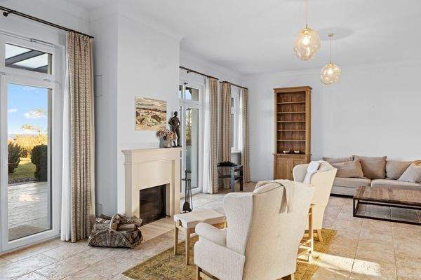 Moderne Bäderstil-Strandvilla in direkter Ostseelage mit eigenem Strandzugang DAHLER Rostock