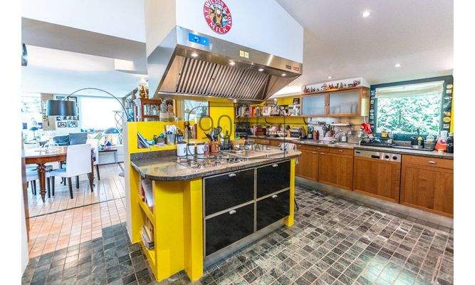 Moderne Villa mit Panoramablick in Castel San Pietro Terme – Emilia-Romagna