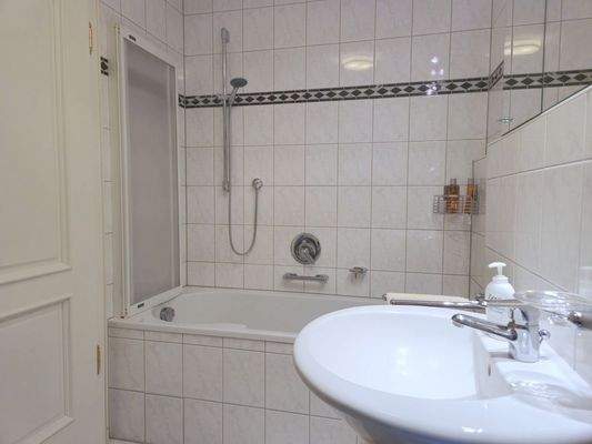Mit Badewanne/Dusche