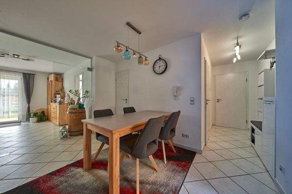 Essplatz mit Abstellraum