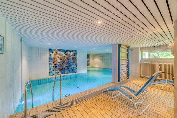 13. Indor-Schwimmbad (1)