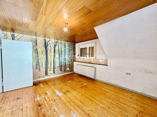 1. Schlafzimmer mit Zugang zum Balkon