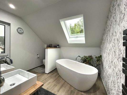 DG Elternbad mit Wanne...