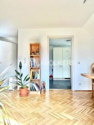 Großzügiger Wohn-, Essbereich mit Zugang zur Küche im 1. OG