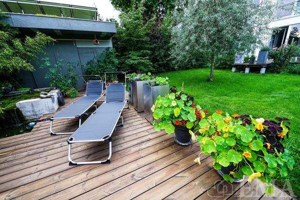 Sonnenterrasse am Teich