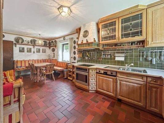 Wohnküche mit Essecke.