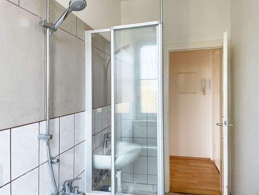 Badezimmer, Blick in Flur.JPG