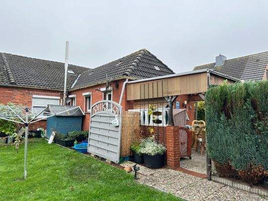 Garten und Objekt vom Garten aus