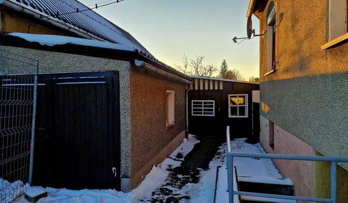 Ausgang vom Keller und Schuppen