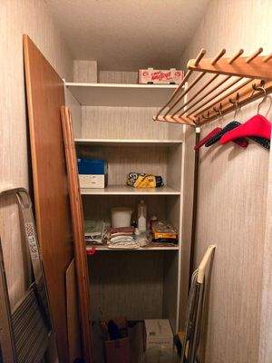 Abstellraum möbliert