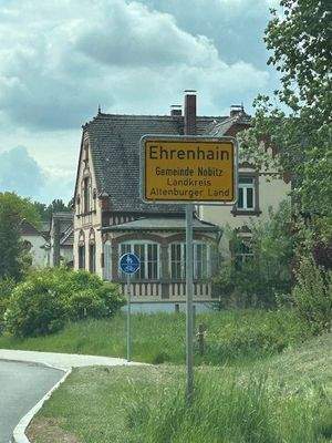 Ortseingangsschild Ehrenhain Gemeinde Nobitz
