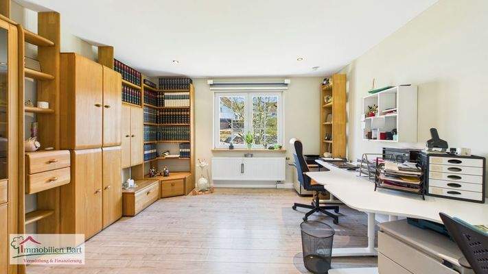 Büro-/Schlafzimmer EG