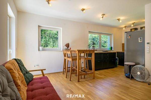 Küche mit Wohnbereich