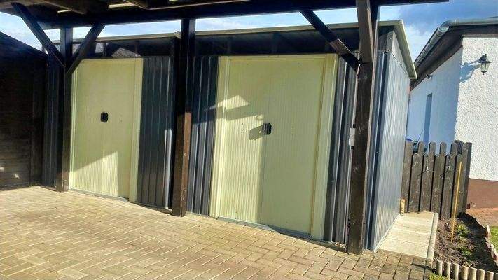 Geräteschuppen am Carport