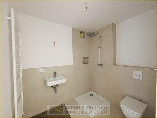 Duschbad - Glaskabine wird noch eingebaut 