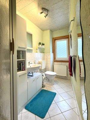 Badezimmer mit Dusche