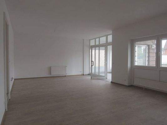 offner Wohnbereich mit Küche mit Wintergarten und 