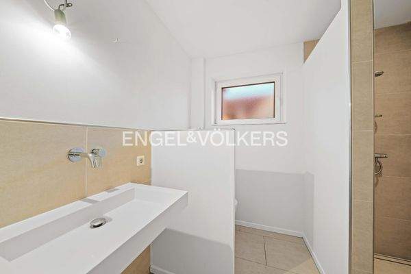 Badezimmer mit Dusche - EG