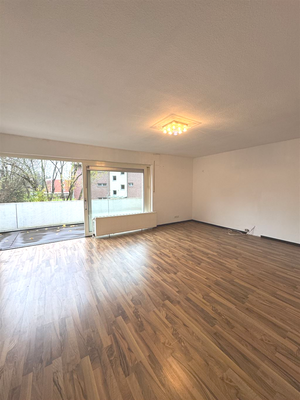 Wohnzimmer mit Balkon