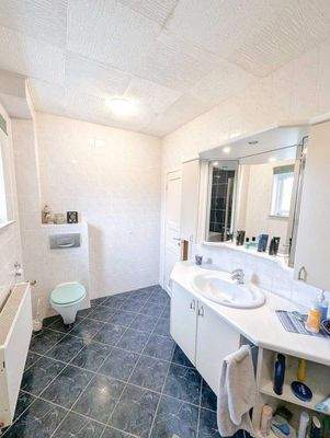 makellos 13 EFH Neu Broderstorf - Duschbad EG .jpg