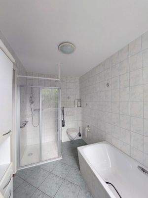 Bad im EG, 2. Ansicht mit Dusche