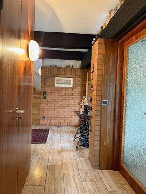 Flur zur Küche und zum Esszimemr