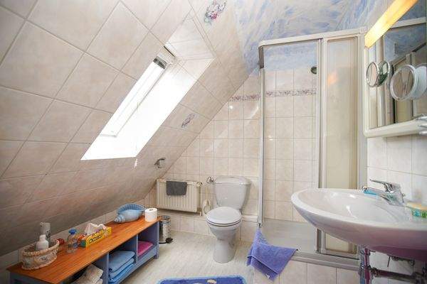 Duschbad im Spitzboden