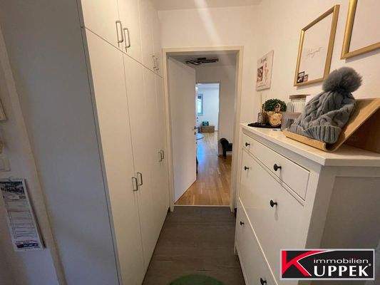 Vorraum - Garderobe