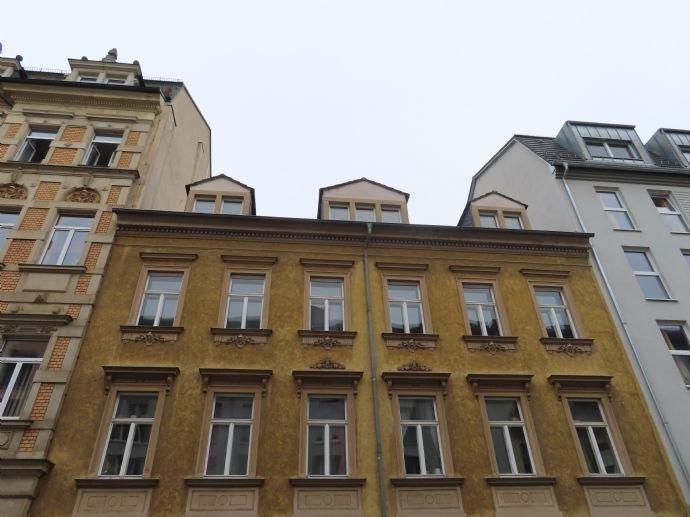 schöne Singelwohnung mit großer Wohnküche und Terrasse zum Innenhof