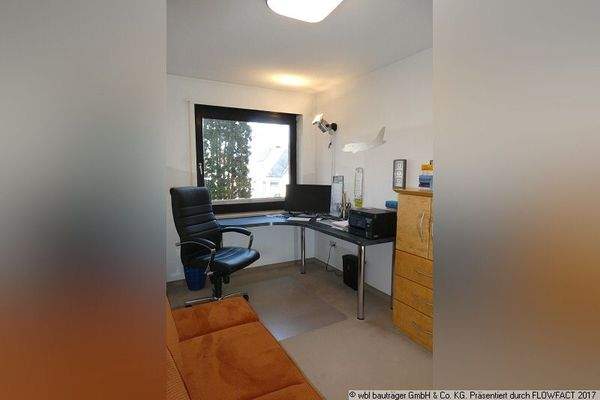 Helles Kinderzimmer - Homeoffice