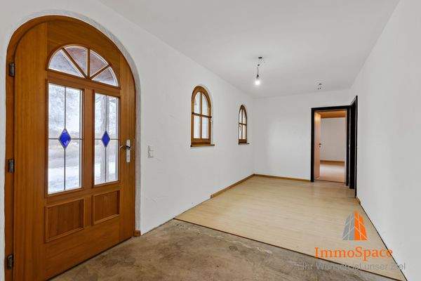 Blick in den großzügigen Flurbereich