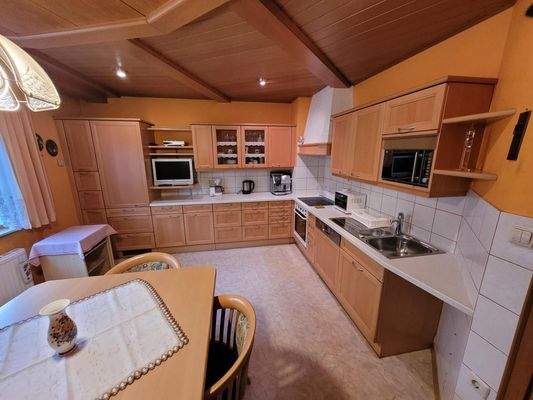 08_Kueche.jpg – Küche mit Geräten